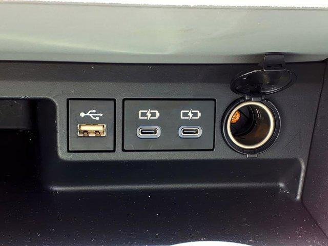 2025 Toyota Highlander LE - Photo 20