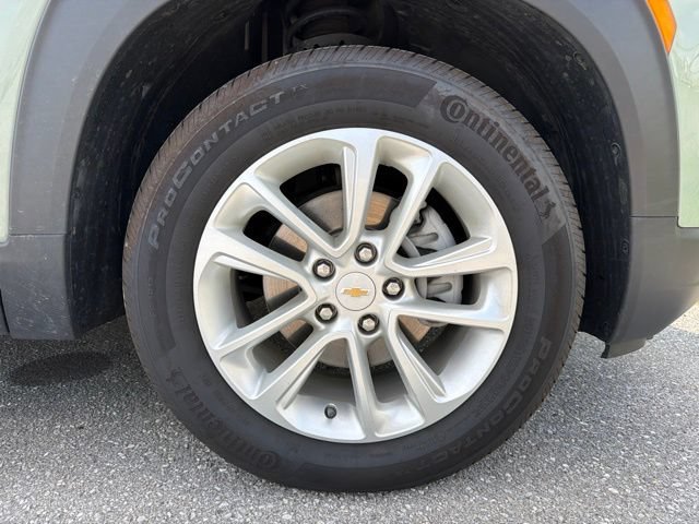 Used 2025 Green Chevrolet LS image 7