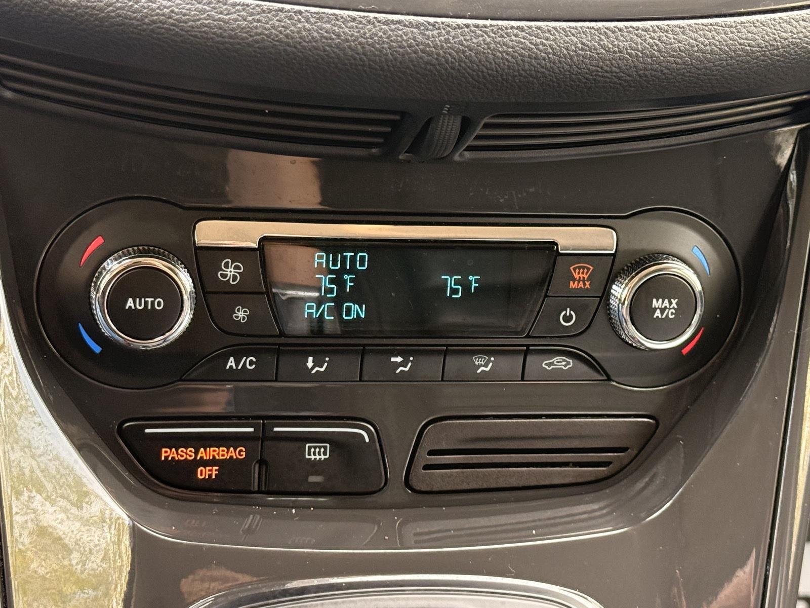 Used 2016 White Platinum Metallic Tri-Coat Ford Titanium image 29