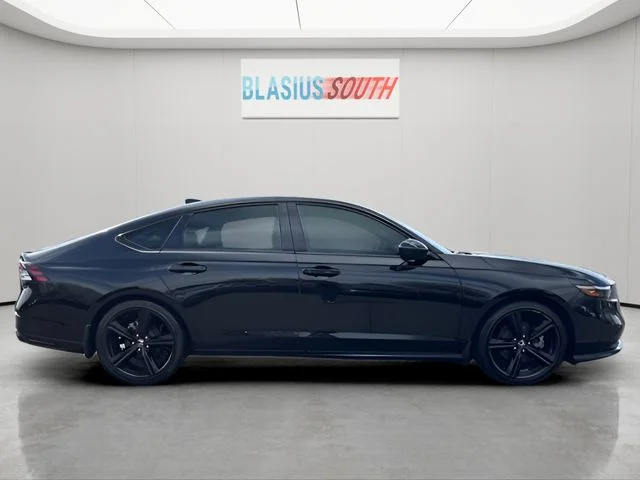 Used 2025  Honda Sport-L image 5