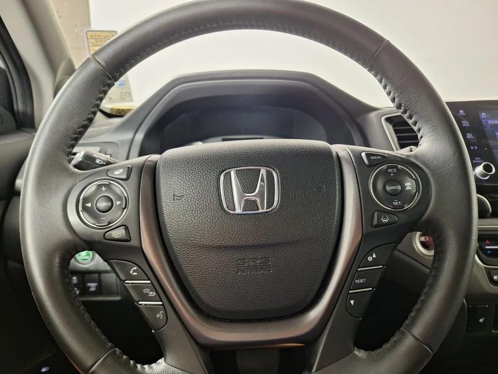 Certified Used 2023 Lunar Silver Metallic Honda AWD RTL image 18