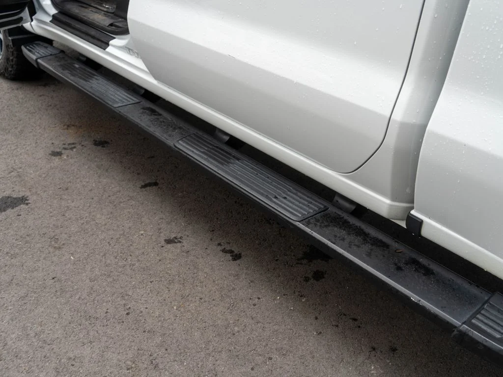 Used 2023 White GMC AT4 image 28