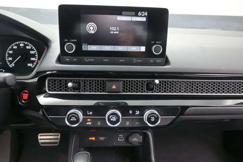Used 2024  Honda Sport image 17