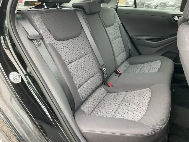 Used 2018 Black Hyundai Blue image 9