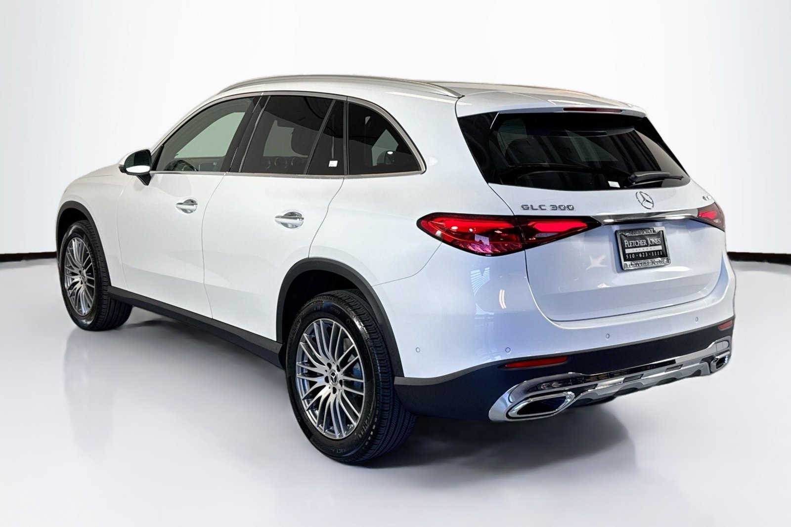 New 2026 MANUFAKTUR Moonlight White Metallic Mercedes-Benz GLC 300 image 7
