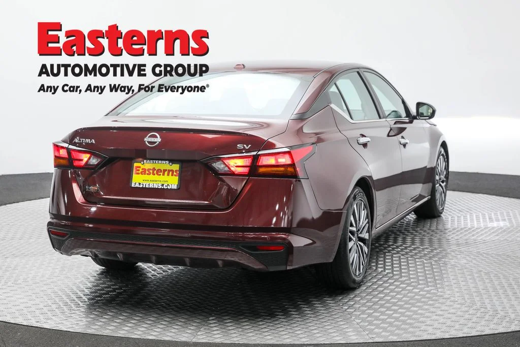 Used 2023 Red Nissan 2.5 SV image 5