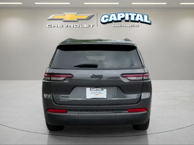 Used 2023 Gray Jeep Altitude image 4