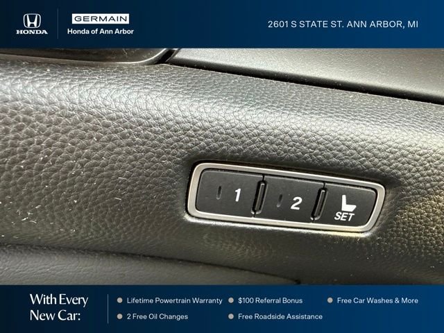 Used 2018 Modern Steel Metallic Honda Touring 2.0T image 21