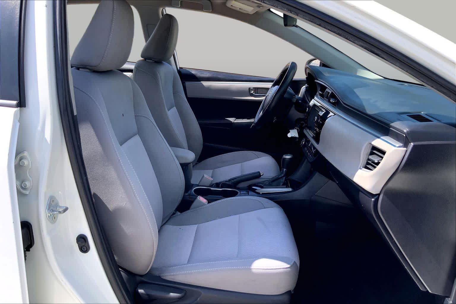 Used 2015 Super White Toyota LE image 9