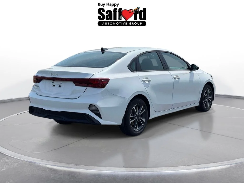 Used 2024 White Kia LXS image 8