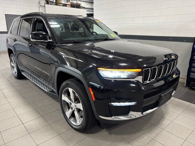 Used 2021 Diamond Black Crystal Pearlcoat Jeep Limited image 1