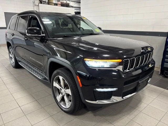 Certified Used 2021 Diamond Black Crystal Pearlcoat Jeep Limited image 1