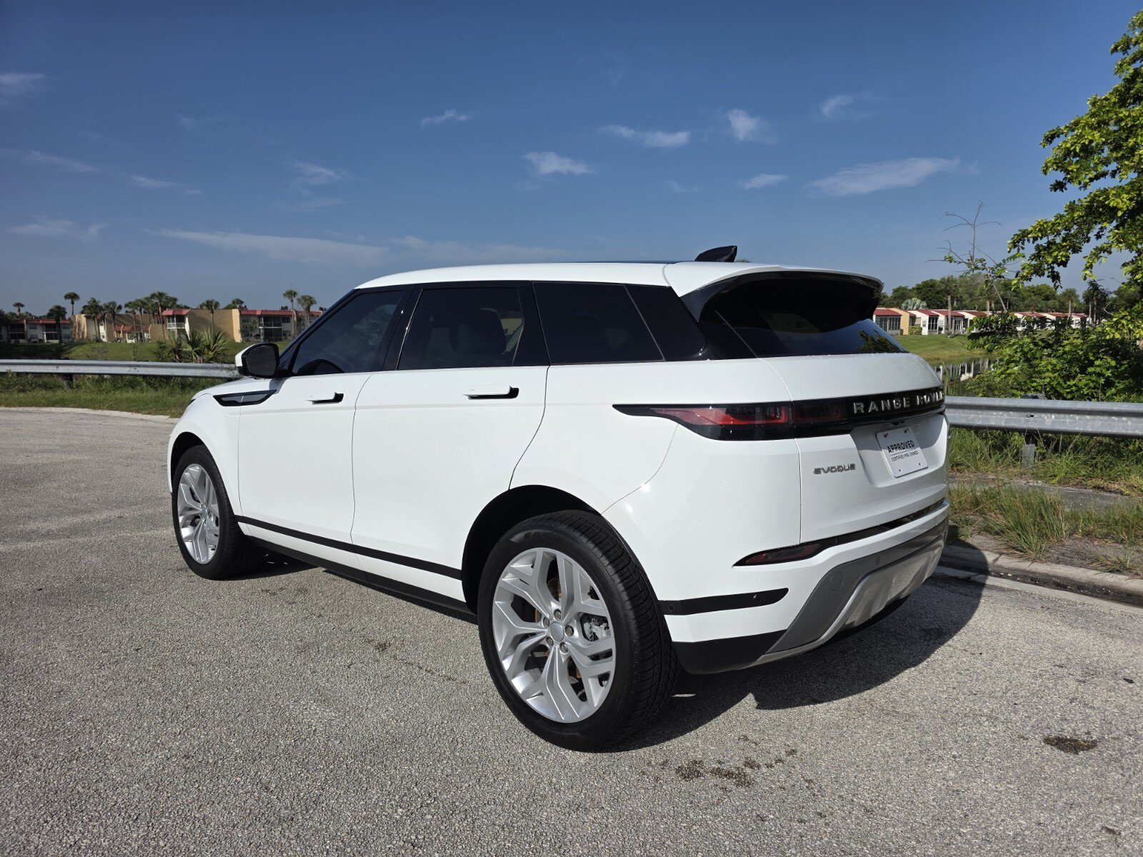 Certified Used 2023 Fuji White Land Rover P250 SE image 2