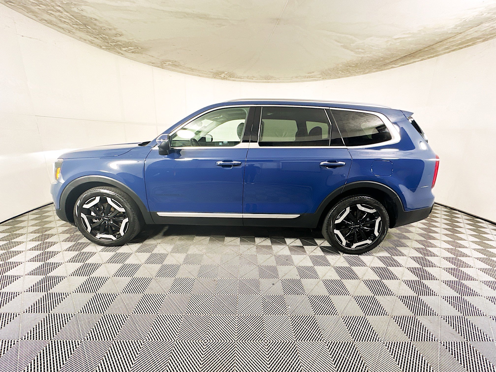 Used 2023 Midnight Lake Blue Kia S image 6
