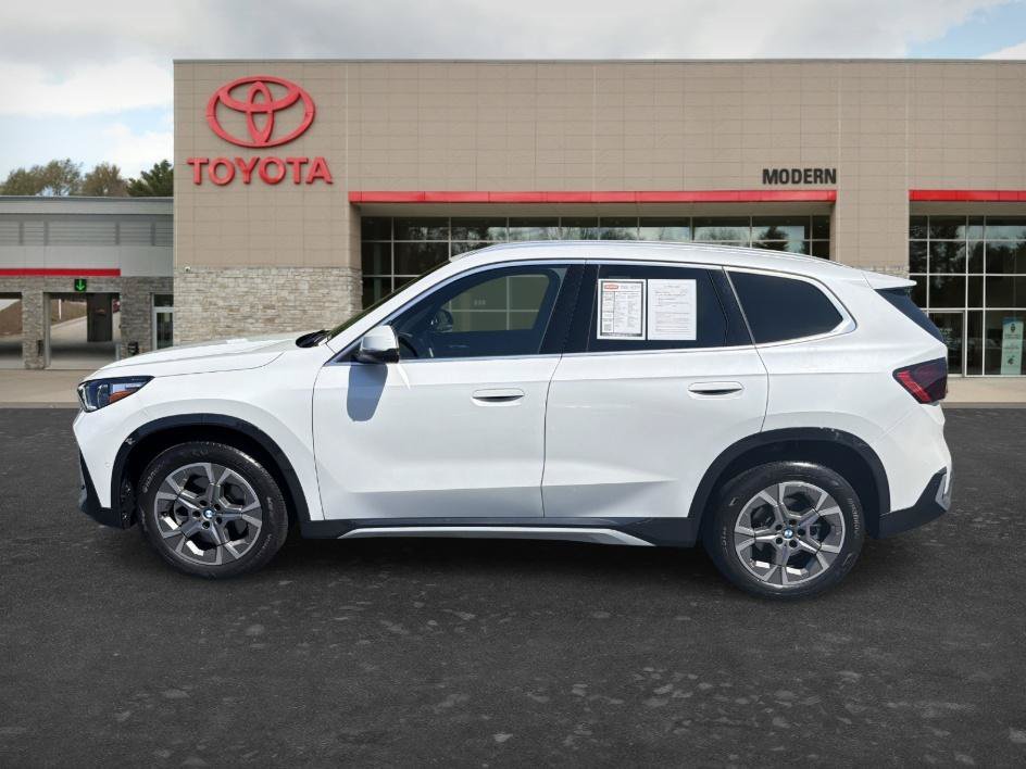Used 2025 Mineral White Metallic BMW xDrive28i image 7