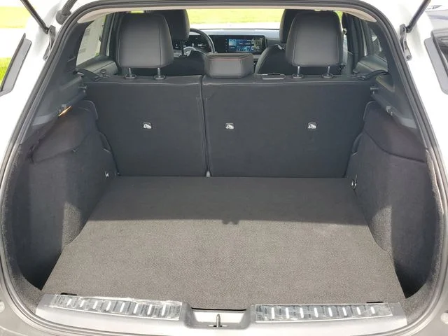 Used 2025 White Nissan SR image 8