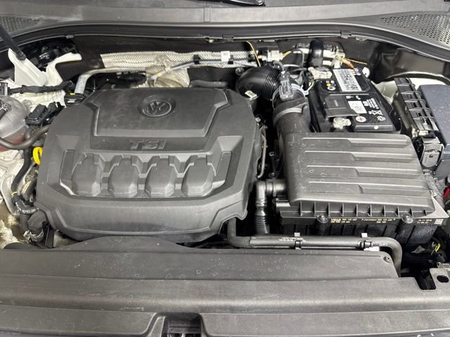 Used 2019 White Volkswagen 2.0T SEL image 9
