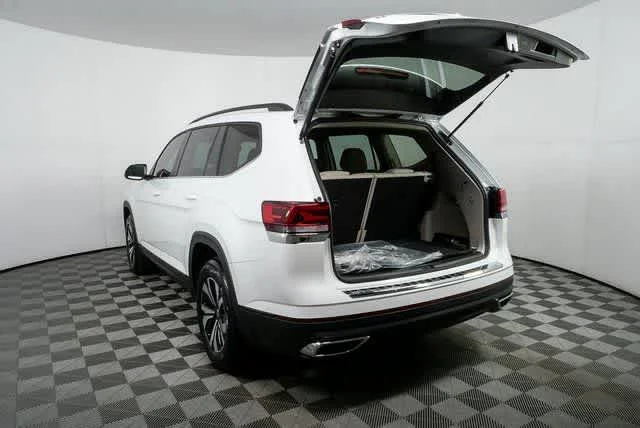 New 2026 Opal White Pearl Volkswagen 2.0T SE image 31