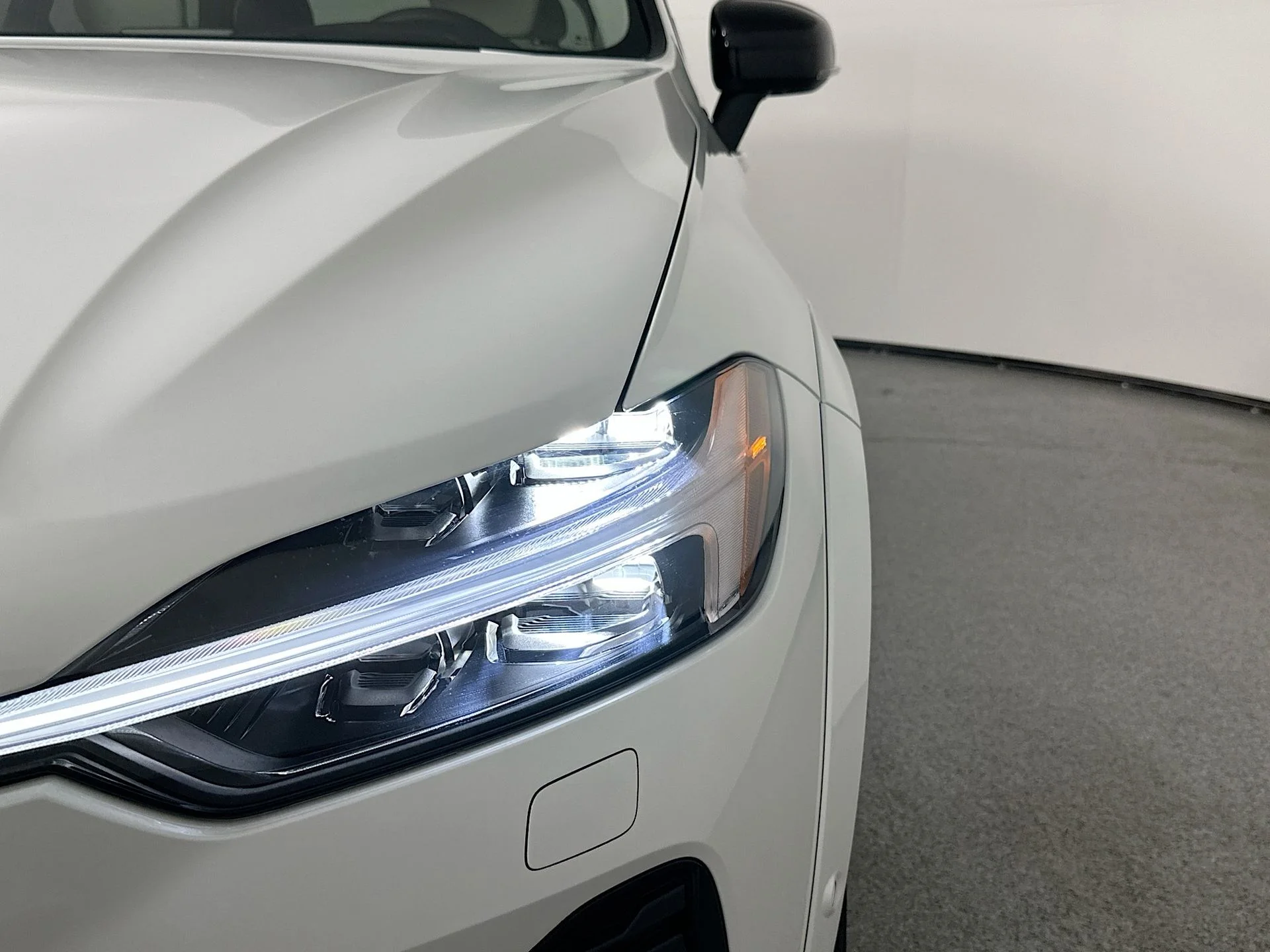 New 2026 Crystal White Volvo Ultra image 31