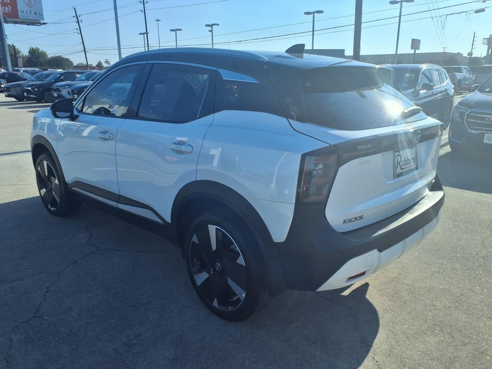 2026 Nissan Kicks photo 2 of 28