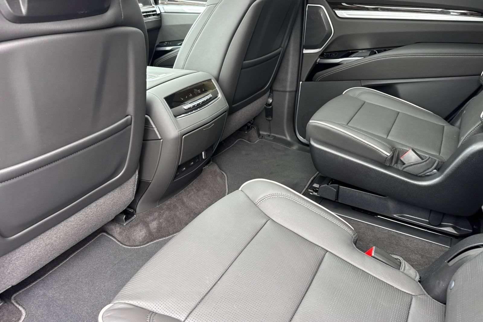 2026 Cadillac Escalade Luxury - Photo 12