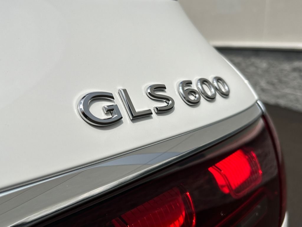 New 2026 MANUFAKTUR Moonlight White Metallic Mercedes-Benz Maybach GLS 600 image 32