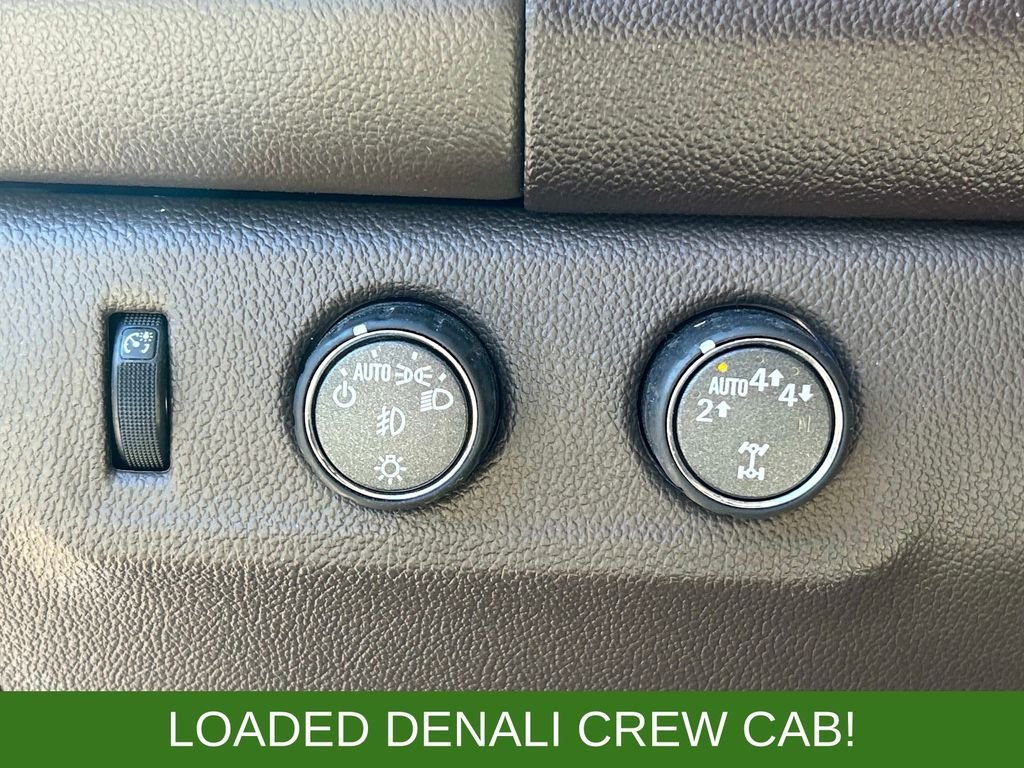 Used 2022 White GMC Denali image 21