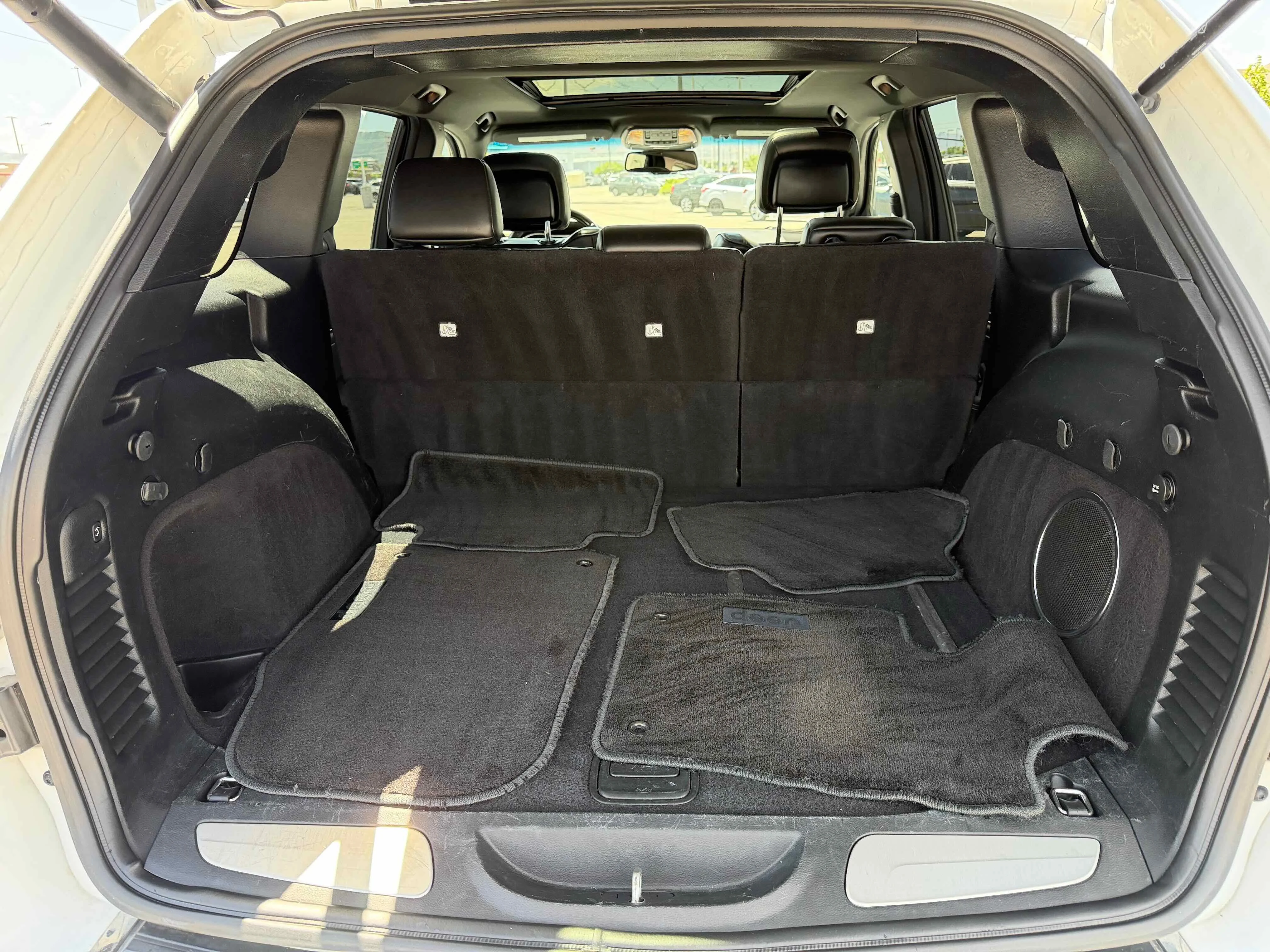Used 2015 Bright White Clearcoat Jeep Overland image 29