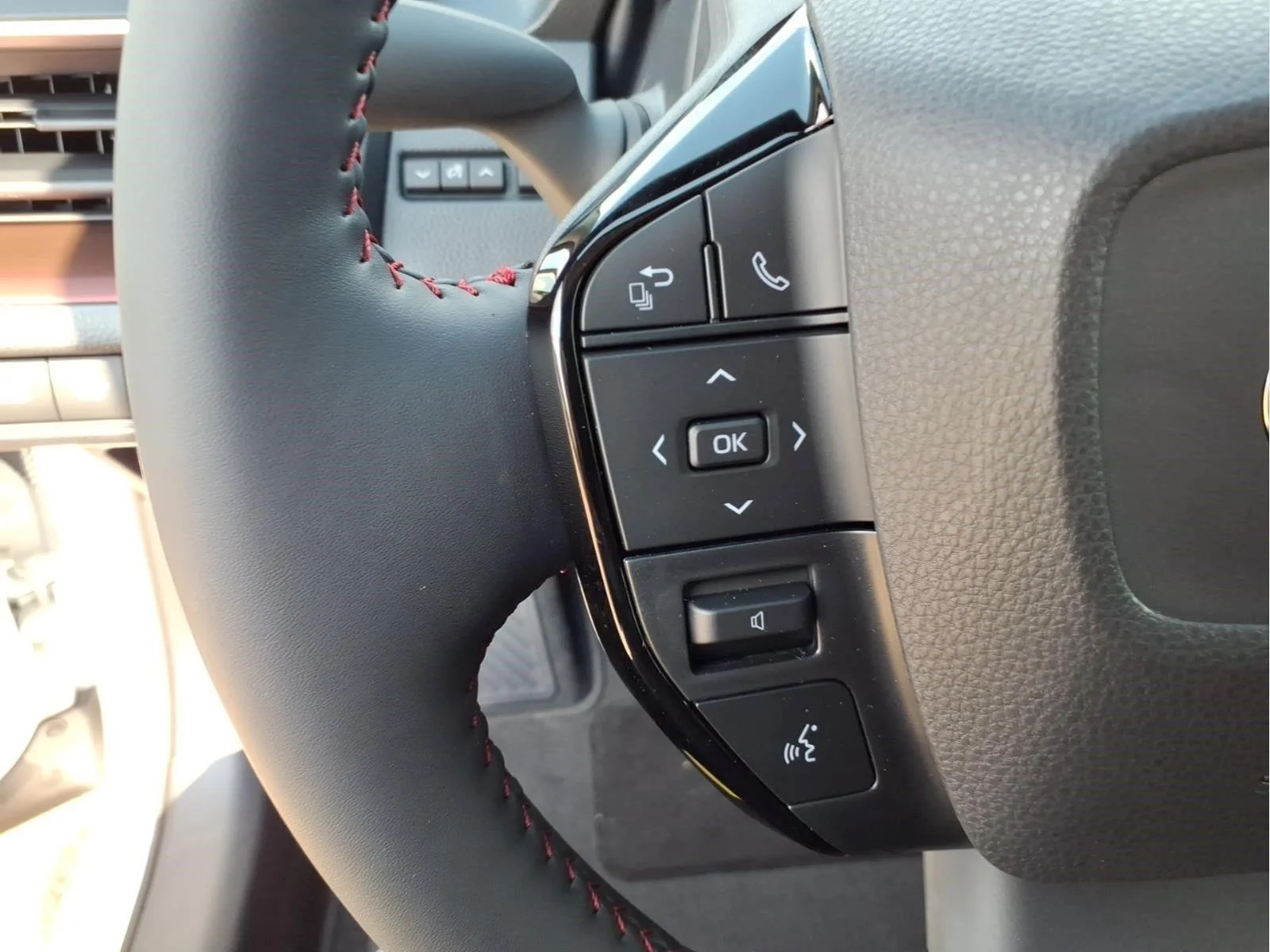 New 2026 WIND CHILL PEARL Toyota SE image 20