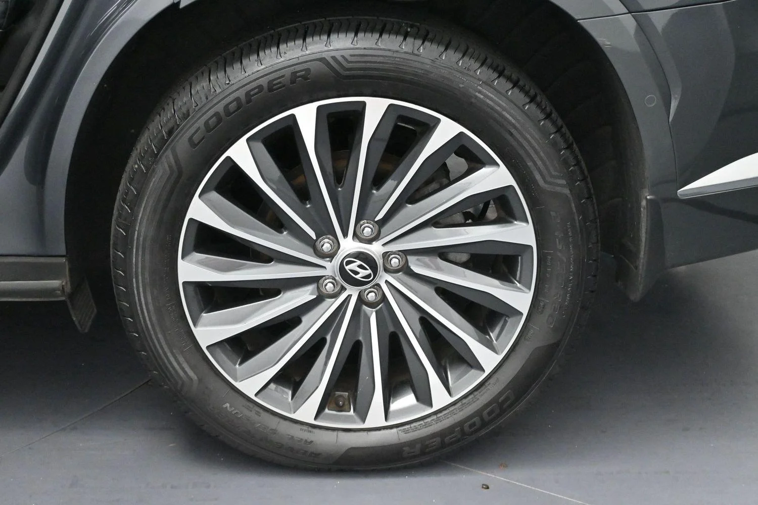 Used 2023 Steel Graphite Hyundai Calligraphy image 41