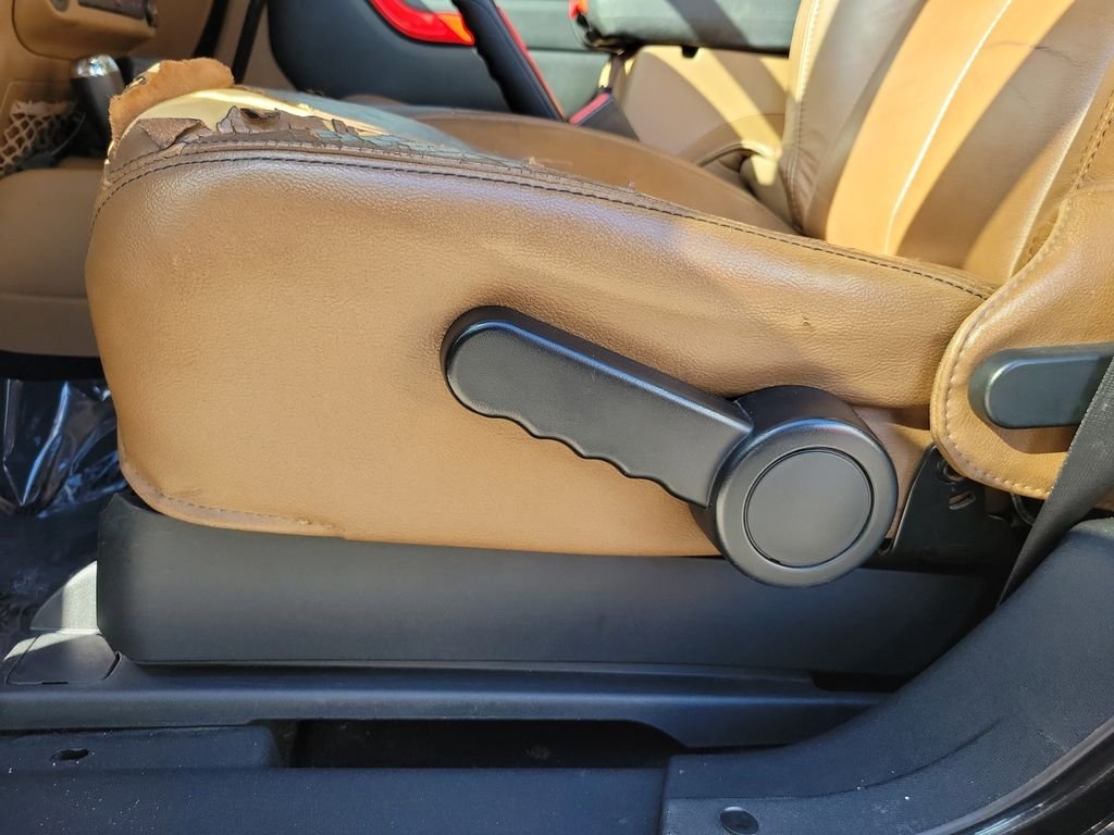 Used 2013 Black Jeep Sahara image 8