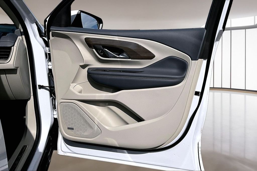 Used 2023 White GMC Denali image 19