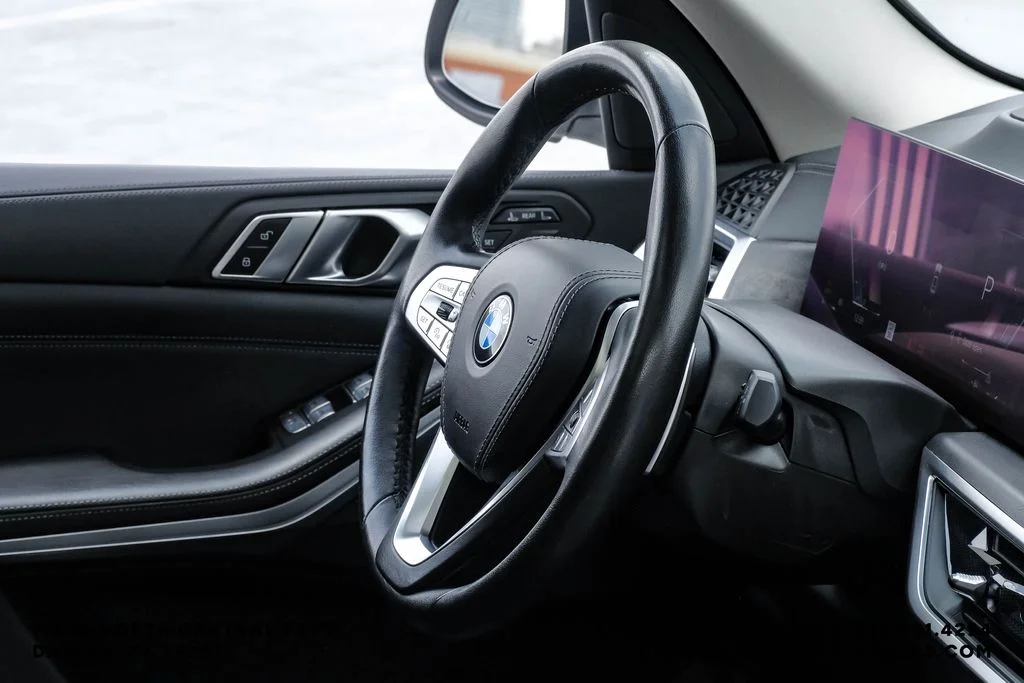 Used 2023 Mineral White Metallic BMW xDrive40i image 16