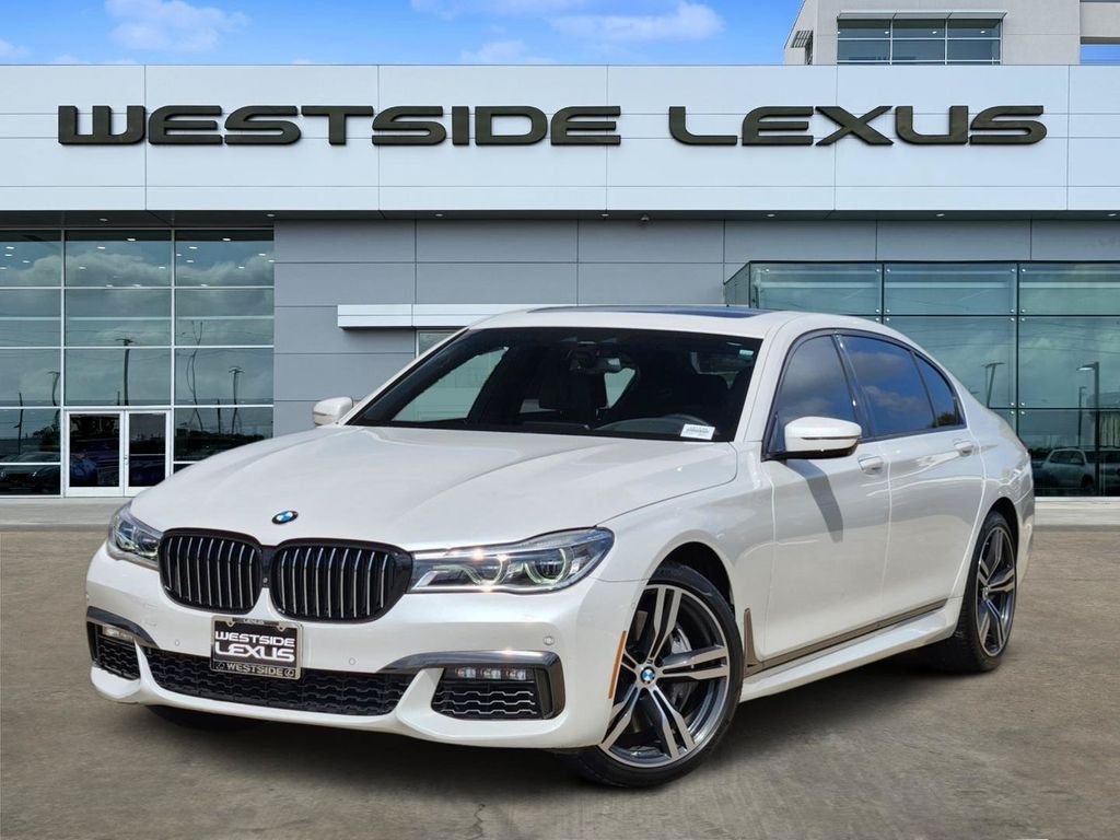 Used 2019 White Metallic BMW 750i image 1