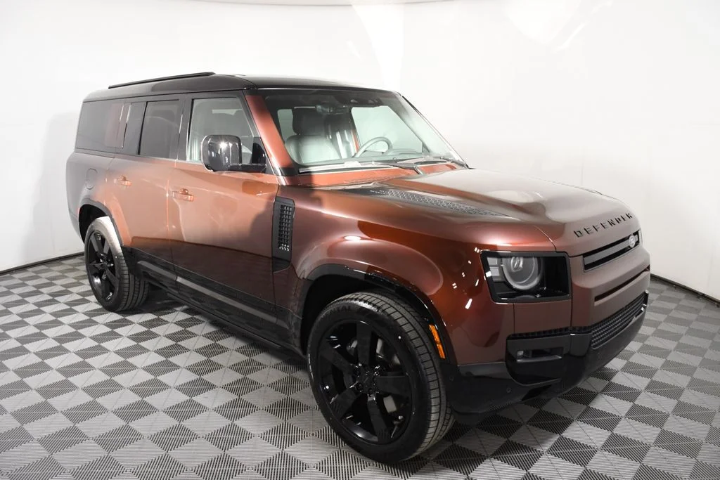 New 2026 Sedona Red Land Rover X-Dynamic SE image 13