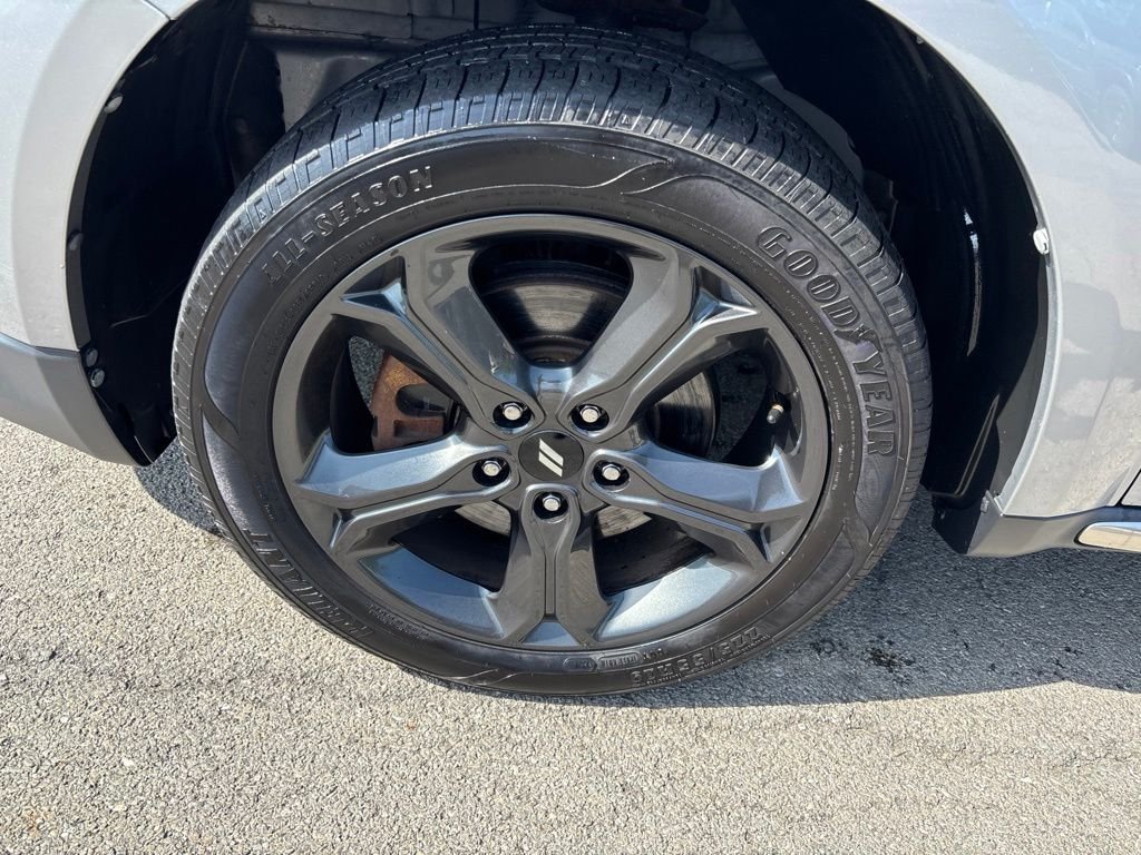 Used 2018 Silver Dodge Crossroad image 10