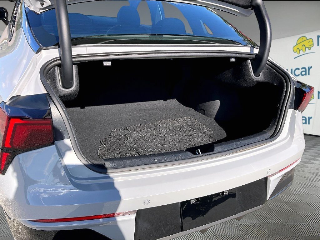 Used 2025 Wolf Gray Kia GT-Line image 36
