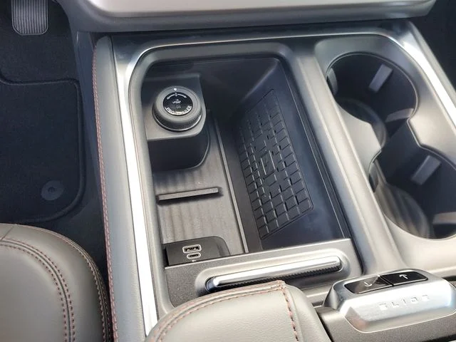 New 2025 Agate Black Metallic Ford Active image 28