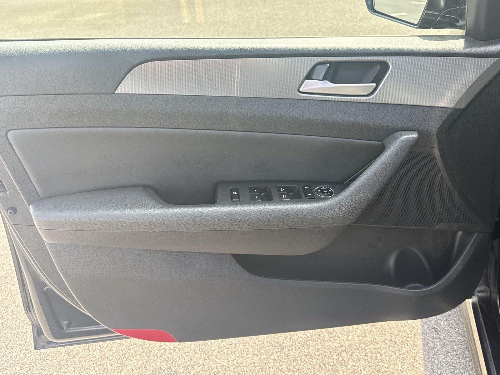 Used 2018 Phantom Black Hyundai Sport+ image 12
