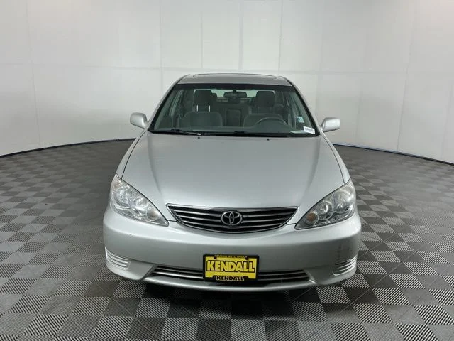 Used 2005 Silver Toyota LE image 2