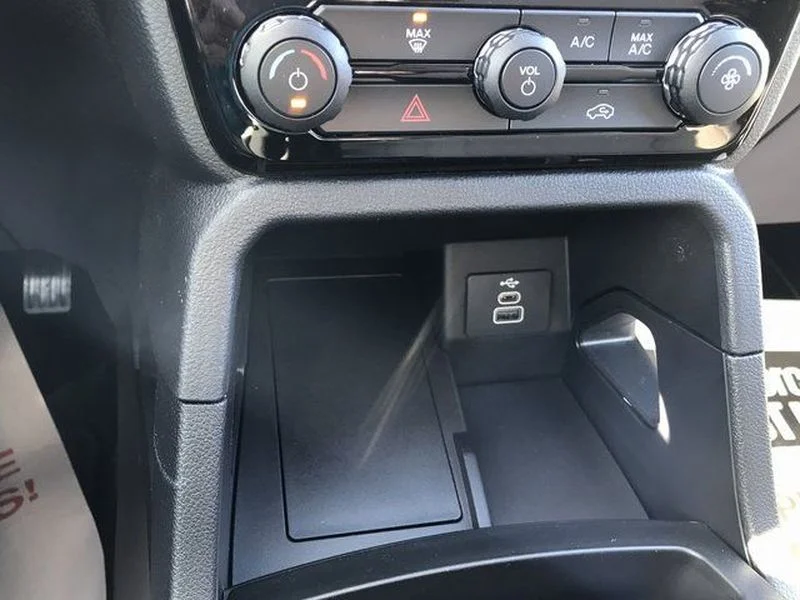 New 2025 Carbonized Gray Metallic Ford XLT image 15