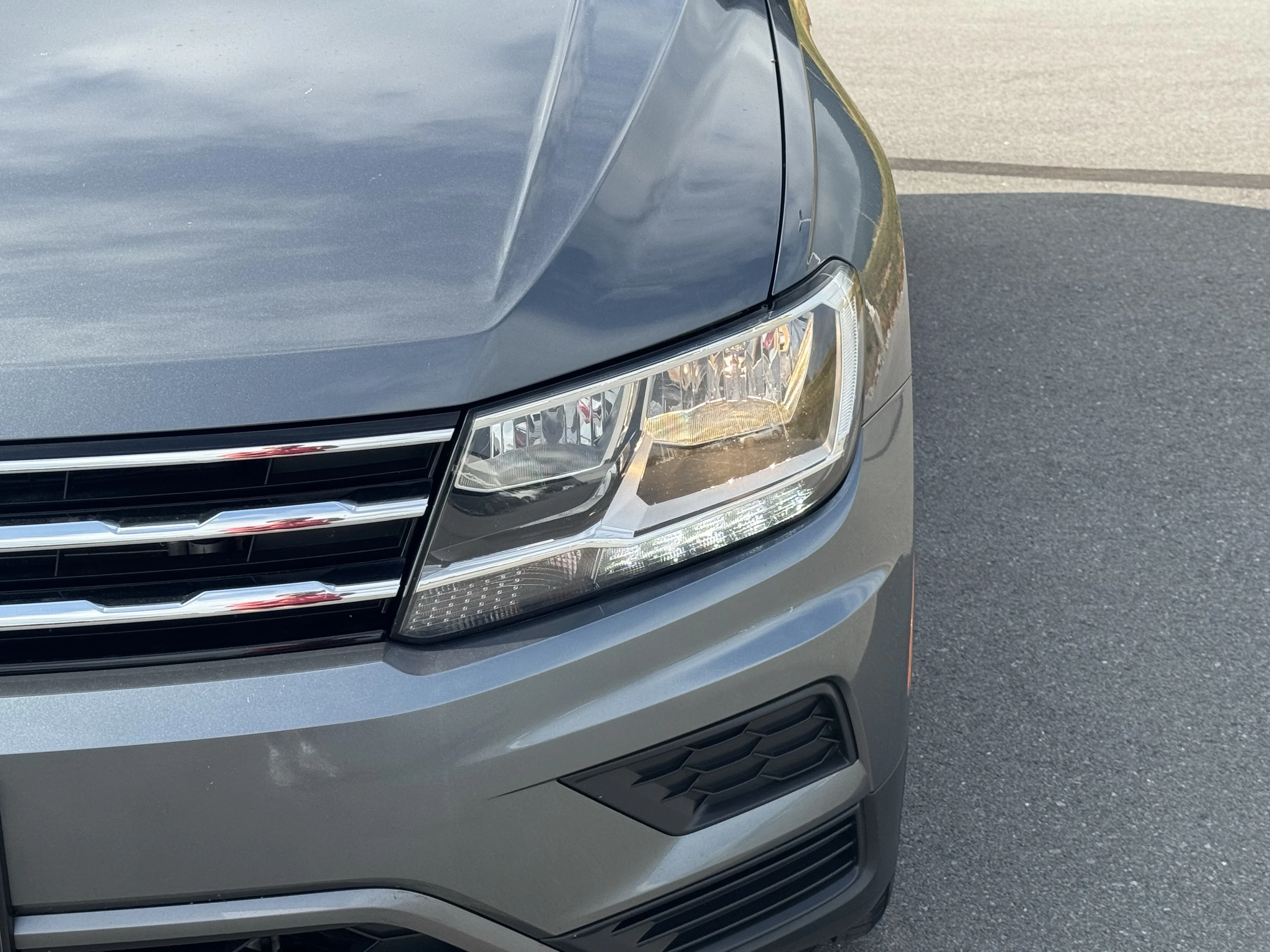 Used 2021 Platinum Gray Metallic Volkswagen SE image 10