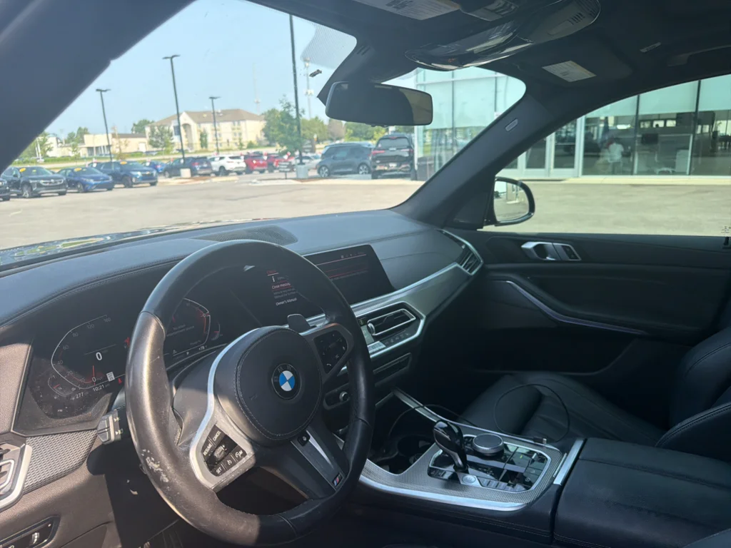 Used 2021 Black Sapphire Metallic BMW xDrive40i image 5