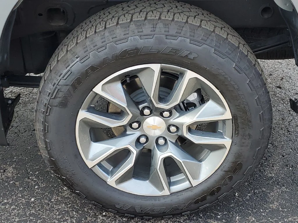New 2026 Sterling Gray Metallic Chevrolet LT (2FL) image 31