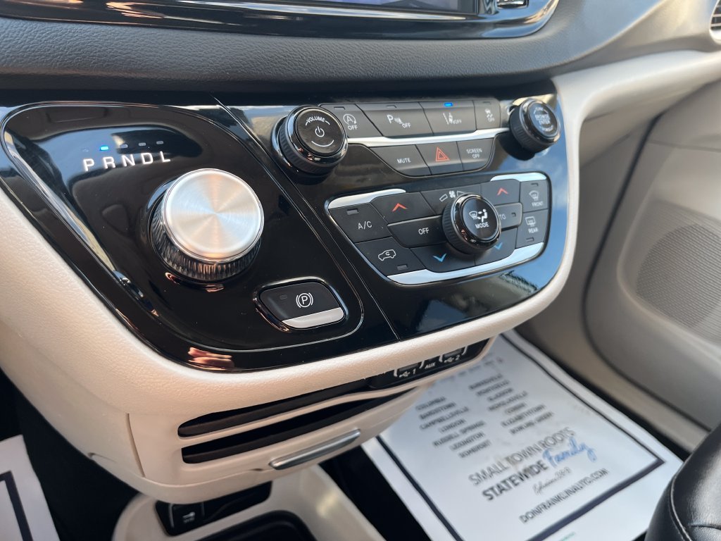 Used 2024 Silver Chrysler Touring L image 19