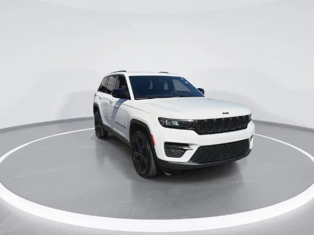 Used 2023 White Jeep Altitude X image 3