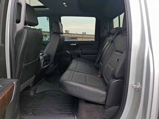 Used 2022 Silver GMC Denali image 9