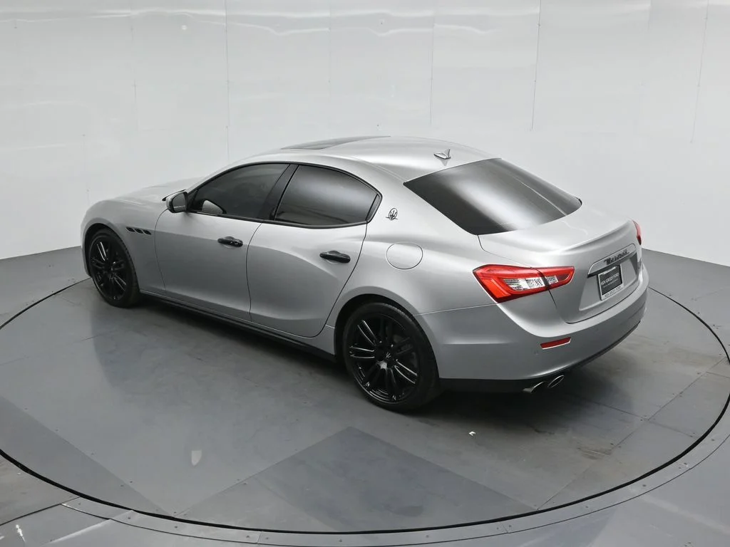 Used 2017 Silver Maserati Base image 38