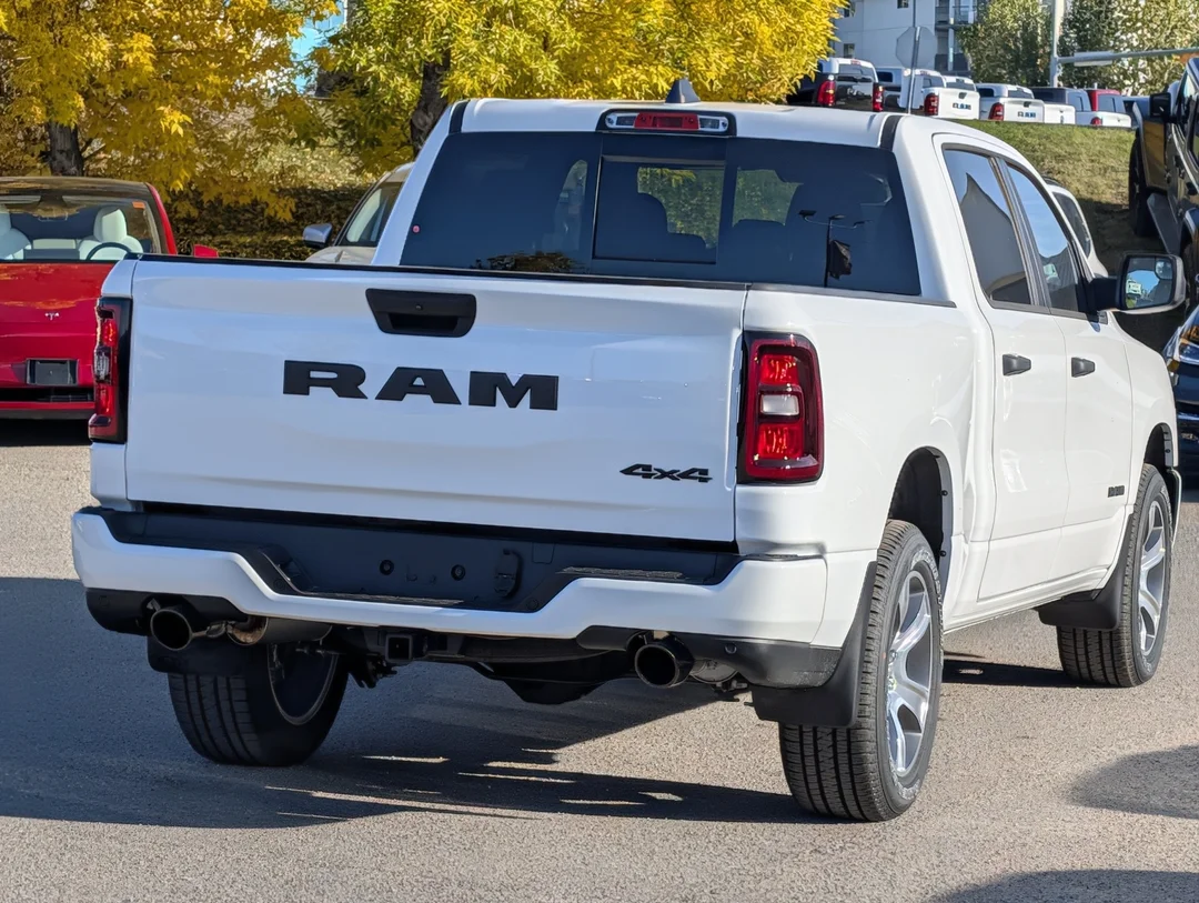 New 2026 White RAM Express - - 4x4 - Remote Start - Adaptive Cruise Control - Class IV Towing & More! image 8