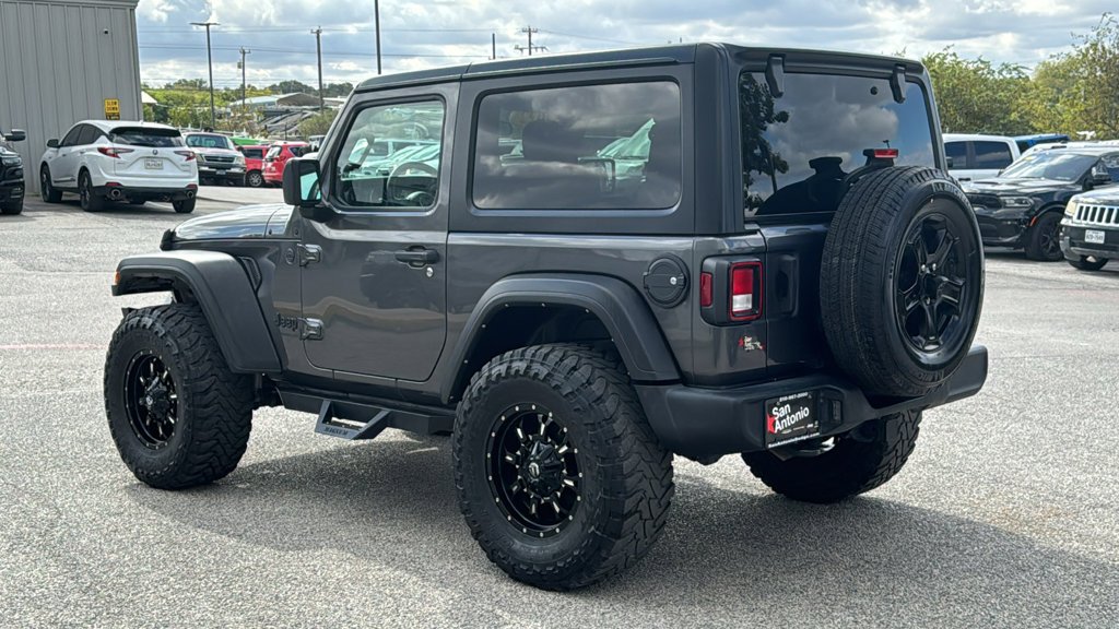 Used 2022 Gray Jeep Sport S image 5